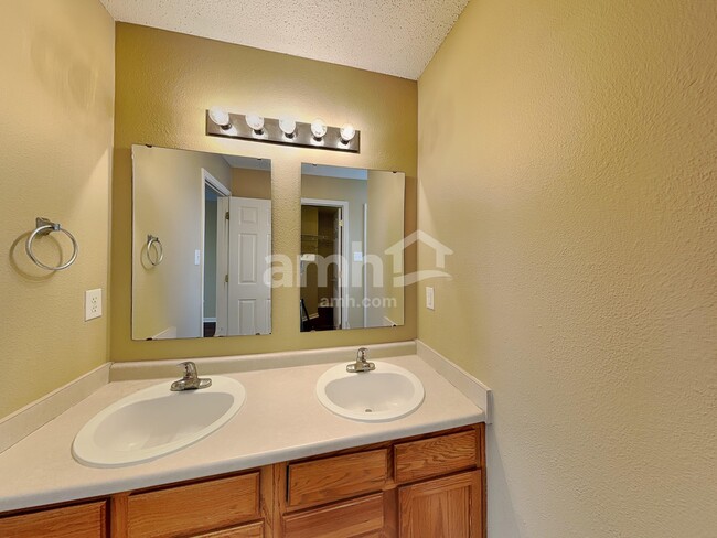 Building Photo - 2012 Fullwood Dr