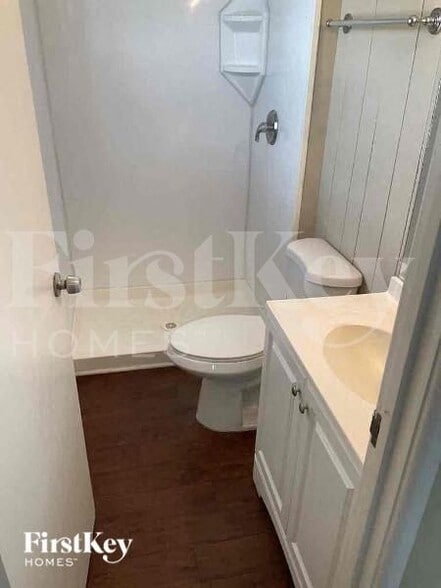 Building Photo - 2 Devon Ct