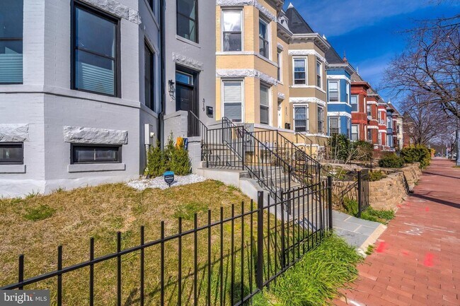 Building Photo - Stunning End-Rowhouse 4/Bedrooms, 4.5 Baths, in Shaw/Truxton Circle – Bathed in Natural Light!