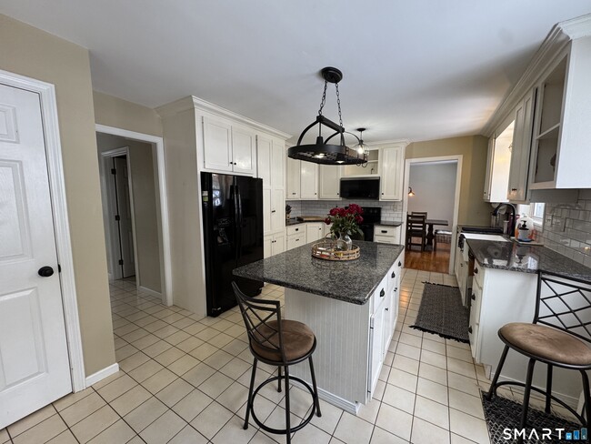 Building Photo - 237 Chestnut Hill Rd