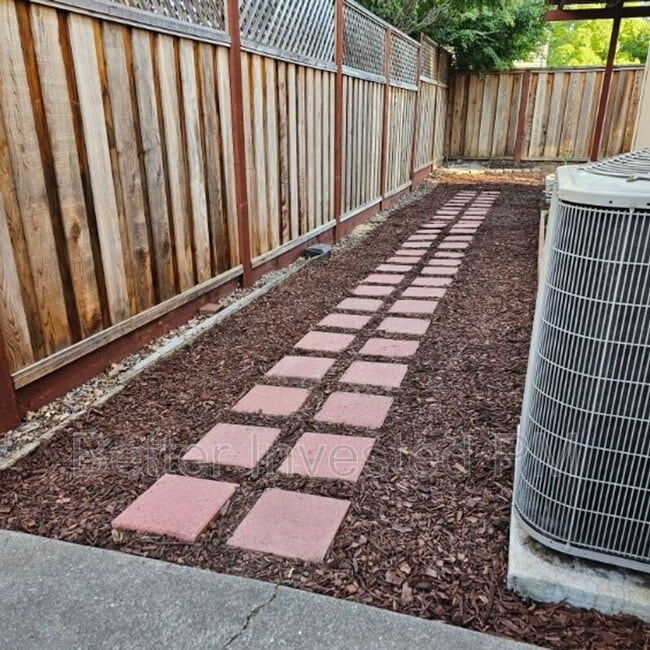 Building Photo - 674 Claudius Way