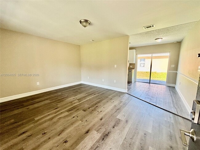 Building Photo - 504 Blackbird Ln