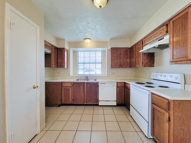 Building Photo - 10059 Emerald Creek Dr