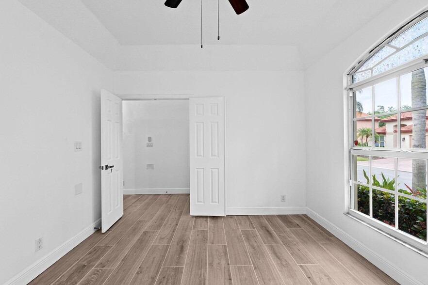 Building Photo - 5122 Elpine Way