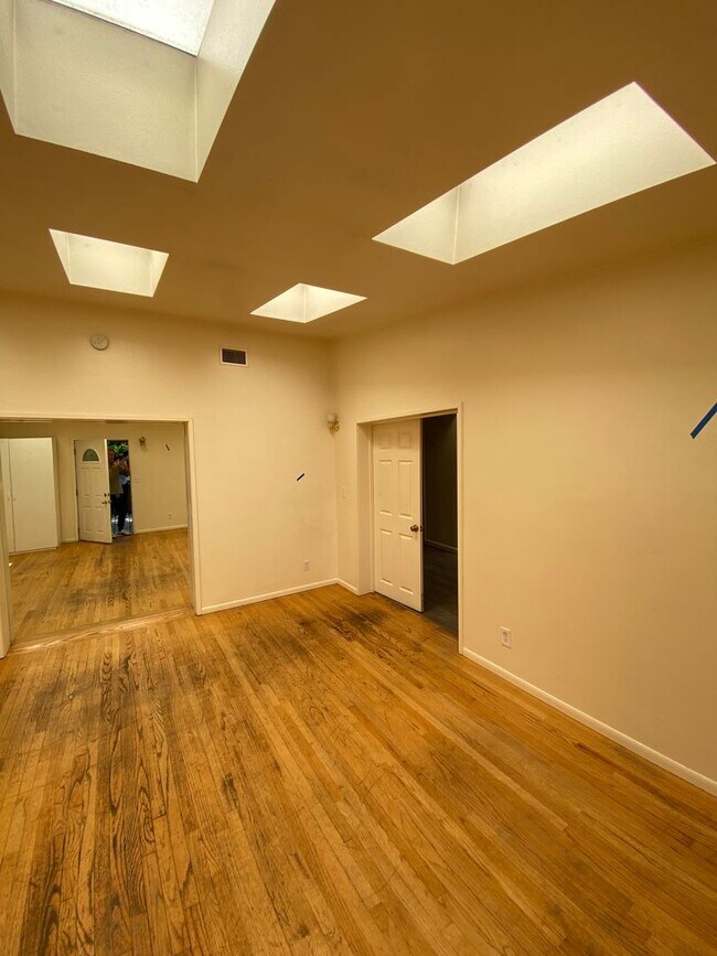 Building Photo - 6885 Pasado Rd