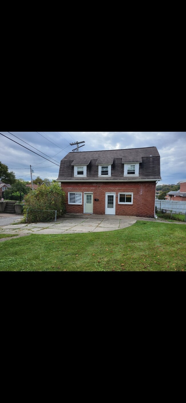 Building Photo - 112 Underwood Ave