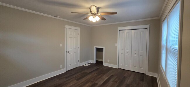 Building Photo - 403 Leola Dr