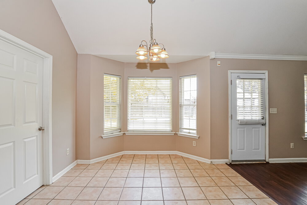 Building Photo - 4064 Sidlehill Dr