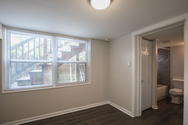 Building Photo - Spacious 3 Bedroom, 2 Bathroom Lower Level...