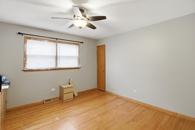 Building Photo - 5363 N Mont Clare Ave