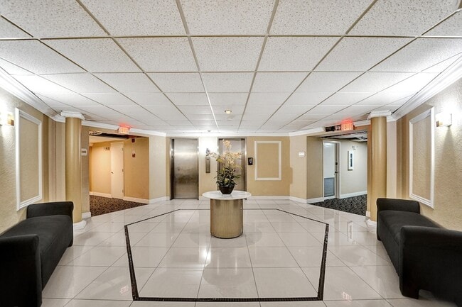 Building Photo - 3800 N Hills Dr