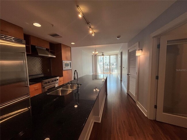 Building Photo - 1120 E Kennedy Blvd