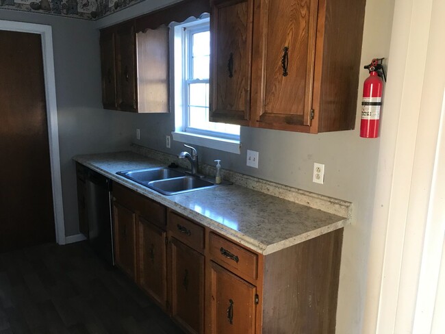 Building Photo - 455-457 Maple Grove Way