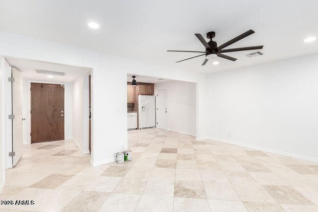 Building Photo - 7544 E Kimsey Ln