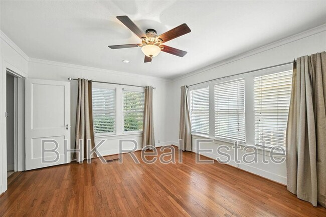 Building Photo - 4036 Dexter Ave