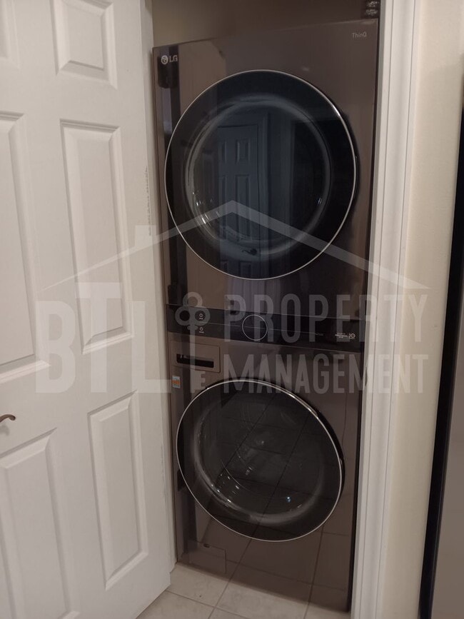 Building Photo - Lovely Condo in Blue Eye, MOVE IN SPECIAL!!!