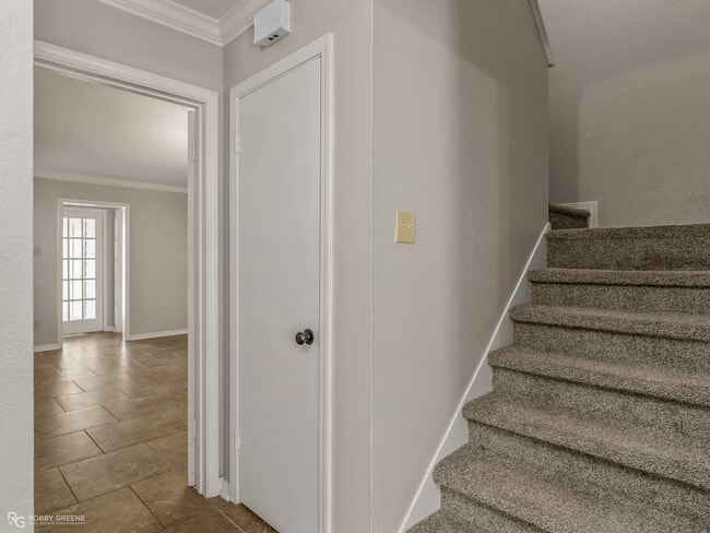 Building Photo - 10120 Carlsbad Dr