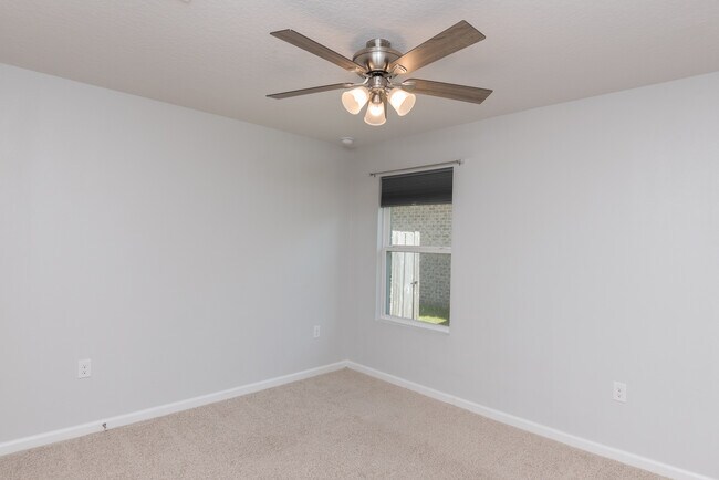 Building Photo - 7486 Oak Lake Blvd