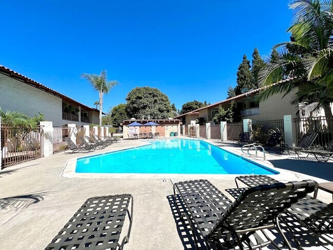 Building Photo - Desirable Mission Plaza Updated 1 Bedroom ...