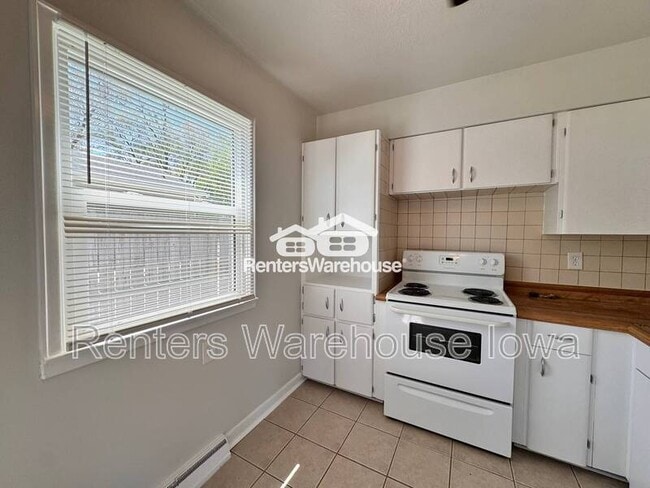 Building Photo - 1328 E 28th St