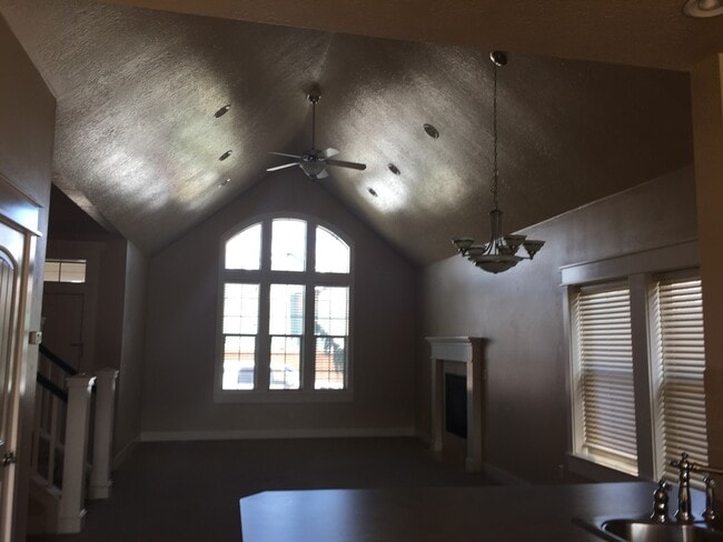 Building Photo - Very cute two story home in Boise / 3 bed,...