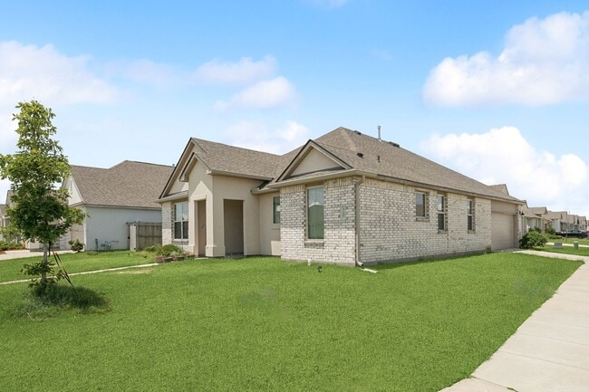 Building Photo - Beautiful Slidell home!