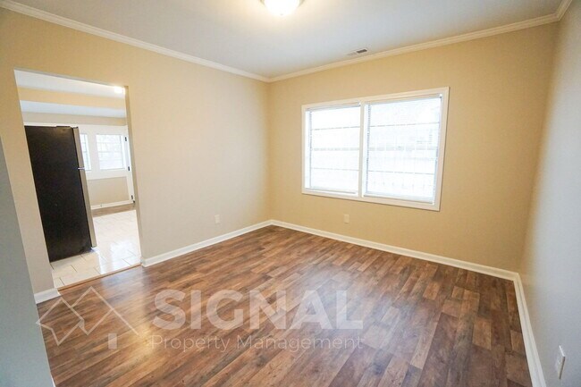 Building Photo - 1932 Portage Ave