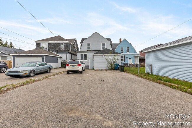 Building Photo - 531 W Webster Ave