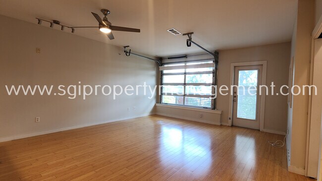 Building Photo - 1111 S Akard St