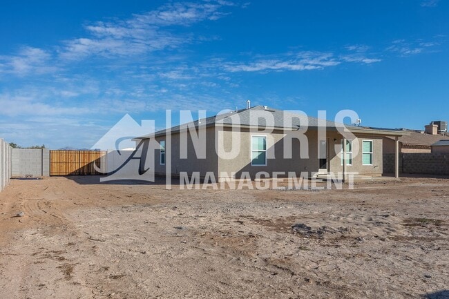 Building Photo - NEW Home Located Near the Golf Course