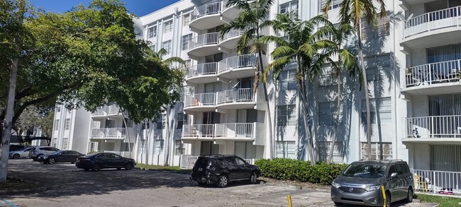 Primary Photo - 484 NW 165th St