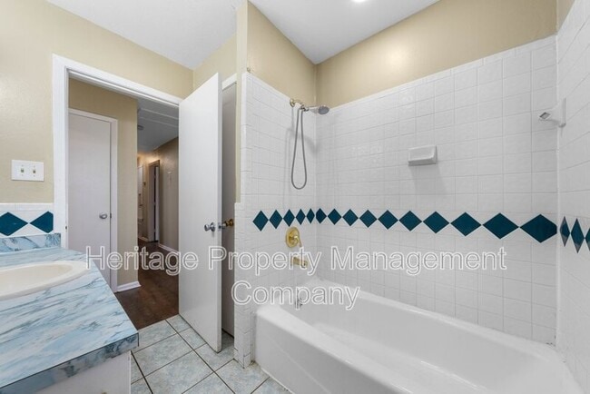 Building Photo - 138 Dora St