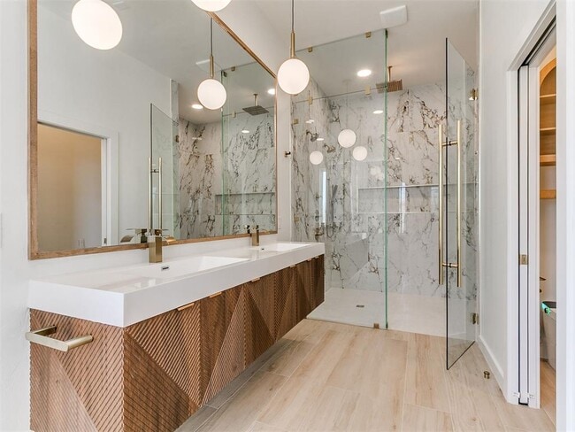 Building Photo - 605 N Idaho Ave