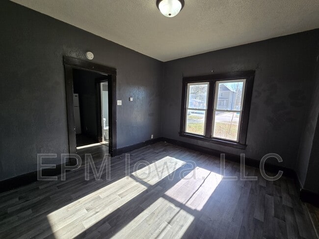 Building Photo - 206 Clay St