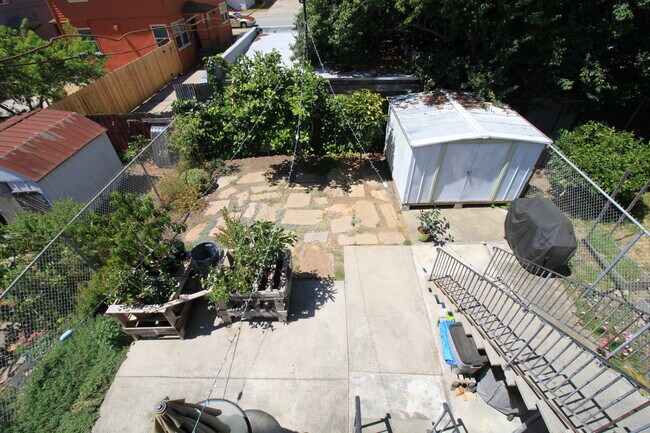 Building Photo - 1152 53rd St