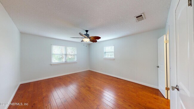 Building Photo - 421 7th Ave S