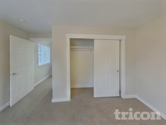 Building Photo - 2525 W 10th St