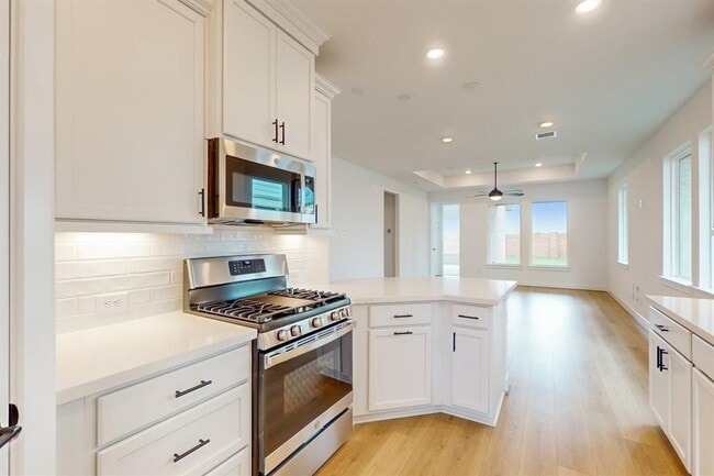 Building Photo - 9510 Dearborn Creek Dr