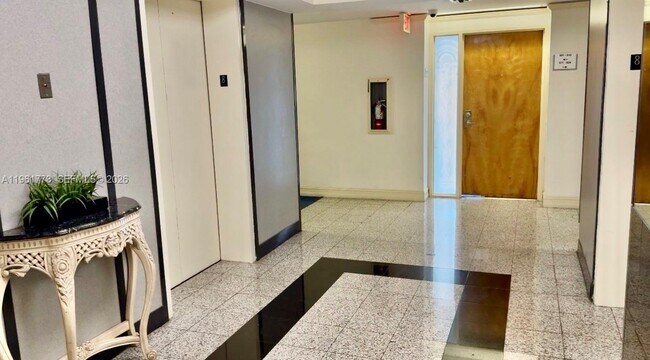 Building Photo - 7601 E Treasure Dr