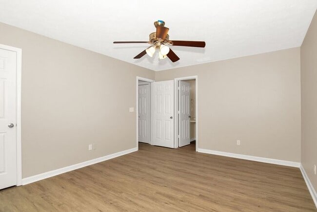 Building Photo - 5 Ashwood Cir
