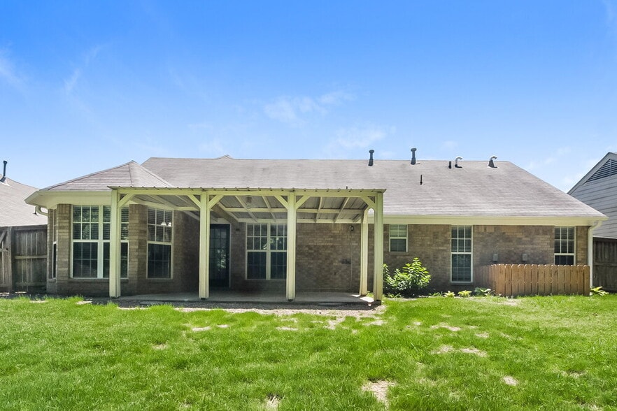 Building Photo - 8331 Grayce Dr