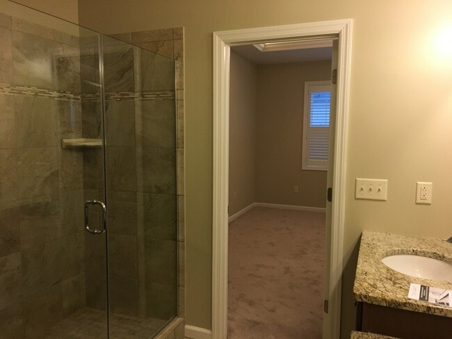 Building Photo - 3 Bedroom, 3 1/2 Bath Condo