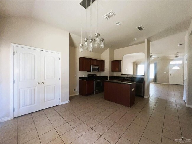Building Photo - 608 Steamboat Dr
