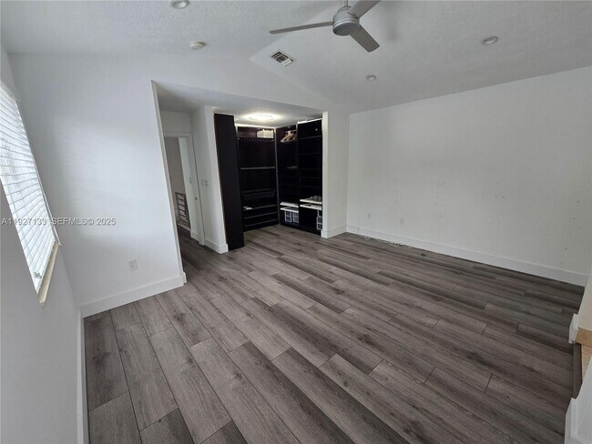 Building Photo - 1145 Doveplum St