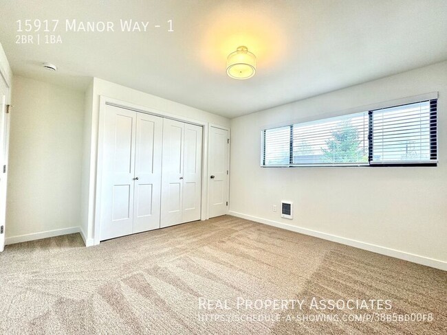 Building Photo - 15917 Manor Way