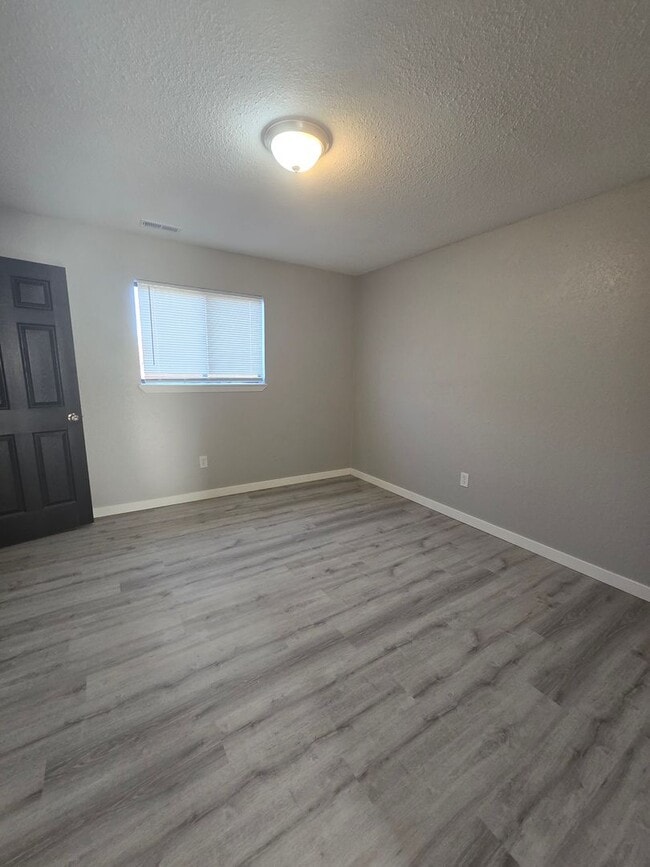 Building Photo - 1 Bedroom 1 Bathroom Apartment!