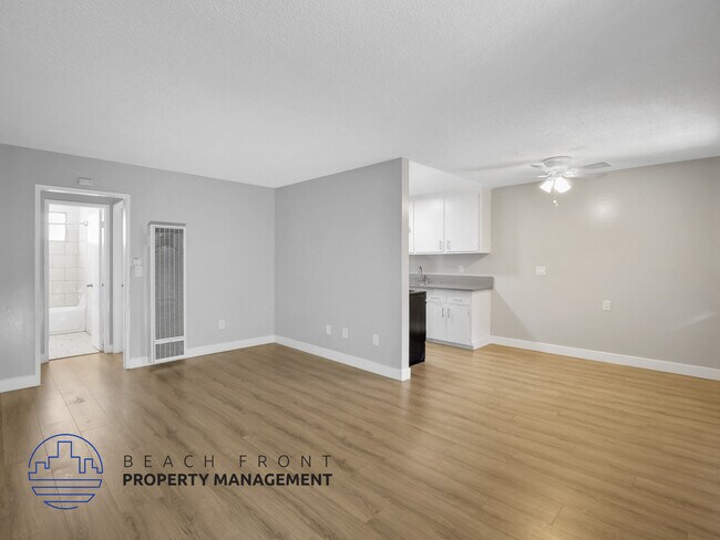 Building Photo - 1545 Pine Ave.