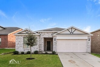 Building Photo - 2025 Hialeah Dr