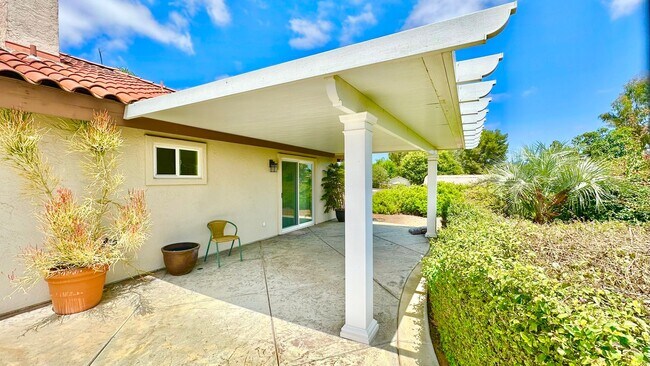 Building Photo - Amazing Location & Sprawling Country Living at its Very Best in this Beautiful Single-Story Home ...