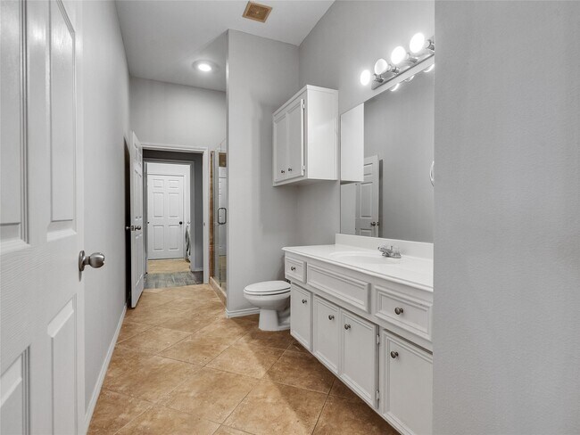 Building Photo - 5643 Walnut Glen Ln